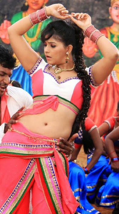 Sizzling belly show of the actress Anjali with Vishal