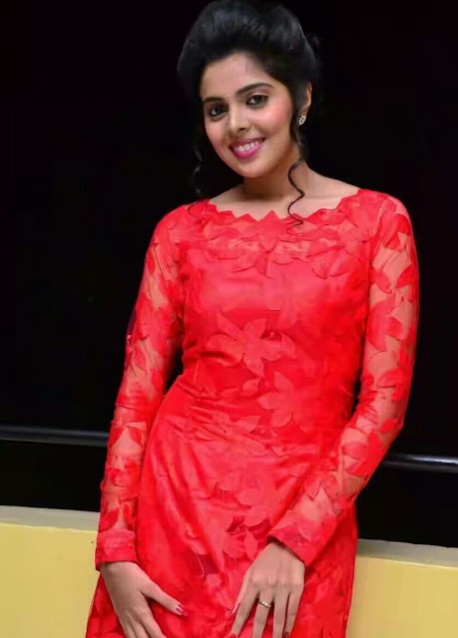 Sexy chick Shravya In Hot Red
